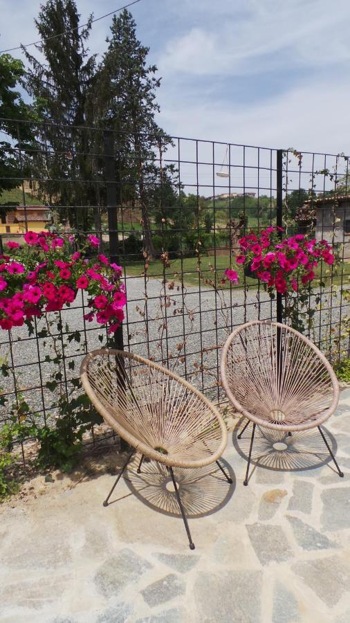 Sotto La Vigna Charm Stay Adults Only Vacation Suite Montegrosso d'Asti Ngoại thất bức ảnh