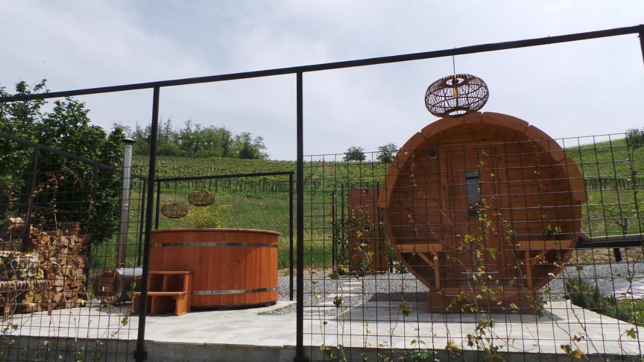 Sotto La Vigna Charm Stay Adults Only Vacation Suite Montegrosso d'Asti Ngoại thất bức ảnh