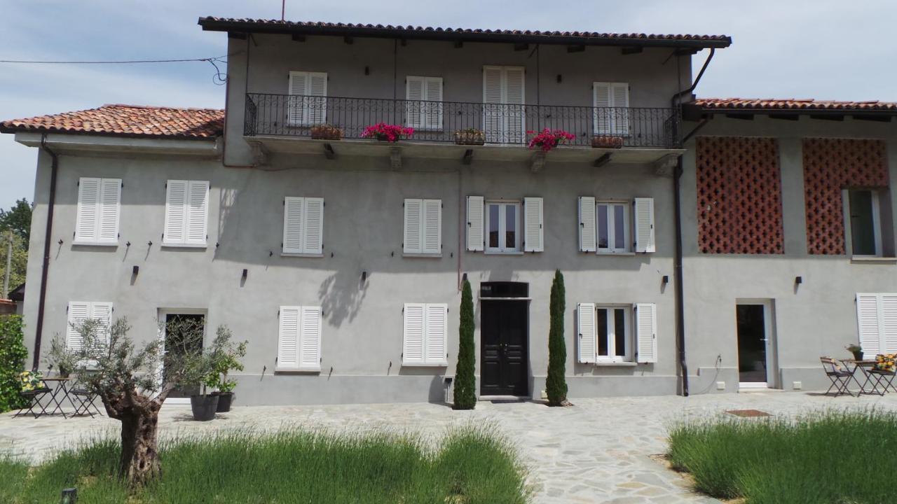 Sotto La Vigna Charm Stay Adults Only Vacation Suite Montegrosso d'Asti Ngoại thất bức ảnh